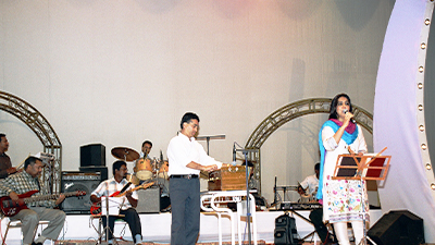 Kaajal Chandiramani sings medley